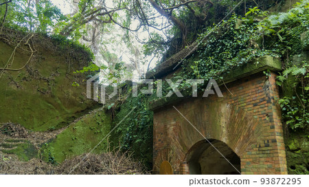 Military Facility Ruins of Sarushima Fortress [Sarushima Park/Nationally Designated Historic Site] / Yokosuka City, Kanagawa Prefecture 93872295
