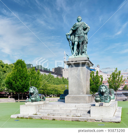Statue of King Carl XIII mediating King's Garden, Kungstradgarden, or Kungsan, in Norrmalm, central Stockholm, Sweden 93873200