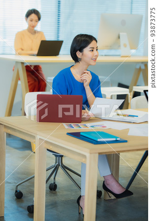 Office ladies 93873775