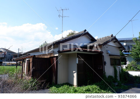 Abandoned house 93874866