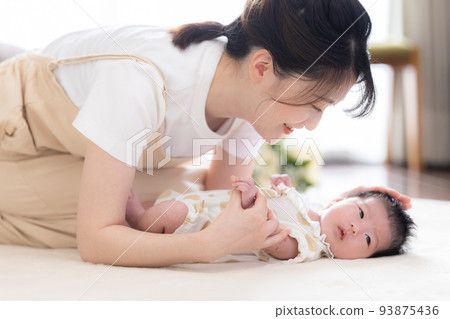 家庭媽媽和寶寶 93875436
