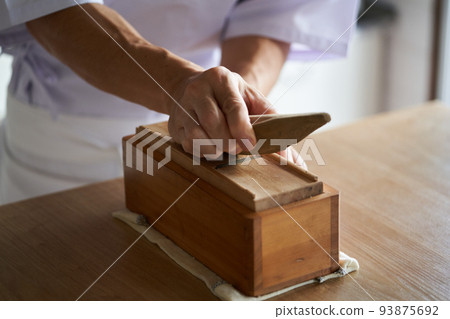 在董事會面前刮鬍蘿蔔 在董事會面前刮鬍蘿蔔 93875692
