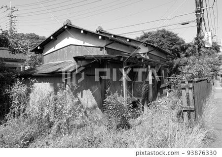 無人居住的空置房子 無人居住的空置房子 93876330