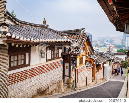 Seoul Bukchon Hanok Village *partially soft focus 93876540