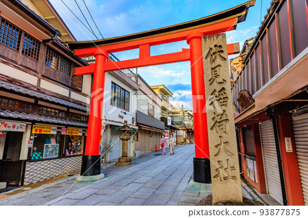 伏見稻荷大社的京都伏見區新光道（後路） 93877875