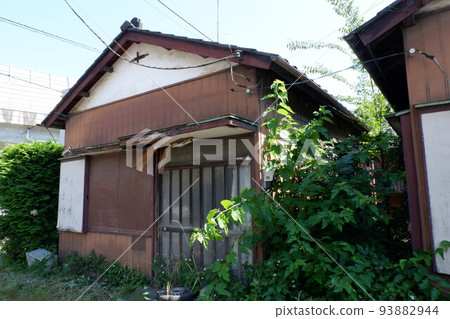 無人居住的空置房子 無人居住的空置房子 93882944