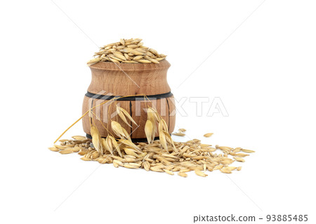 Small wooden barrel filled with oats grains with husk Small wooden barrel filled with oats grains with husk 93885485