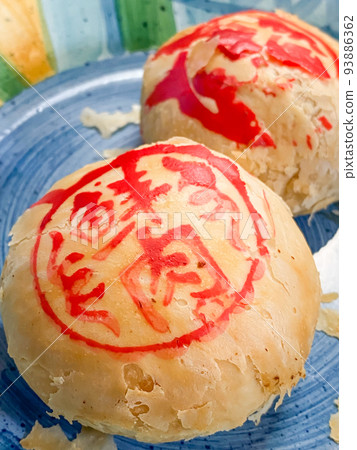 Shanghai's Mid-Autumn Festival specialty, moon cake with meat Shanghai's Mid-Autumn Festival specialty, moon cake with meat 93886362