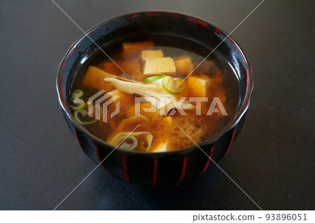 Maitake mushroom miso soup Maitake mushroom miso soup 93896051
