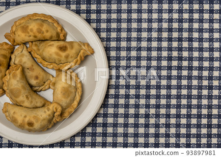 Traditional Argentine cuisine, Empanadas 93897981