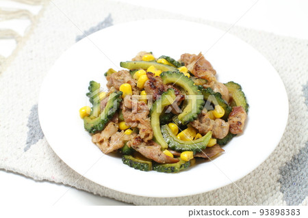苦瓜、豬肉、玉米、麻油、黑胡椒辣炒 93898383