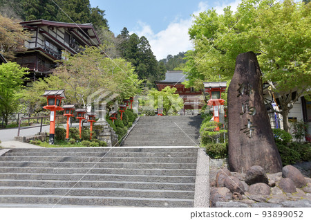 The stone steps at the entrance of Kurama Temple, surrounded by fresh greenery, Sakyo Ward, Kyoto City The stone steps at the entrance of Kurama Temple, surrounded by fresh greenery, Sakyo Ward, Kyoto City 93899052