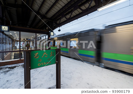 [Otaru Station] Trains departing from Platform 1 93900179