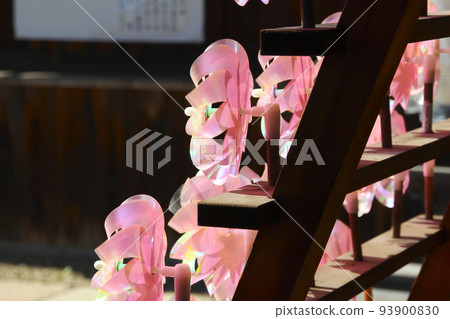 Pinwheels lined up in a row 93900830