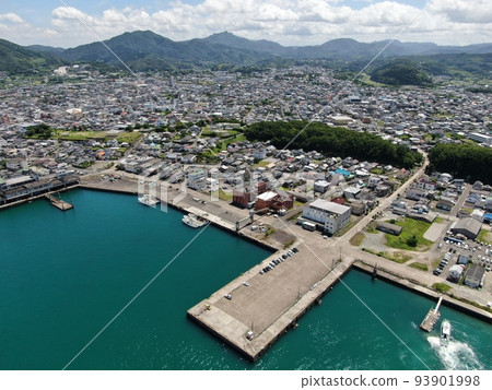從 Kushikino 港上方鳥瞰 Kushikino 市區 從 Kushikino 港上方鳥瞰 Kushikino 市區 93901998
