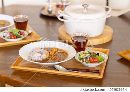 餐桌咖哩飯 93903654