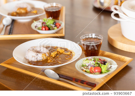 餐桌咖哩飯 餐桌咖哩飯 93903667