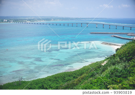 Sightseeing spots in Miyakojima, a remote island in Okinawa Prefecture From the observatory of Kurimajima, the beach of the blue sea coral reefs Amazing view of Japan 93903819