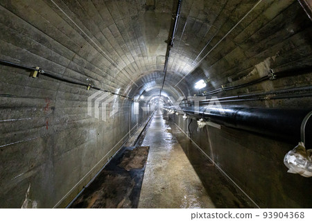 大壩中的人行道 大壩中的人行道 93904368