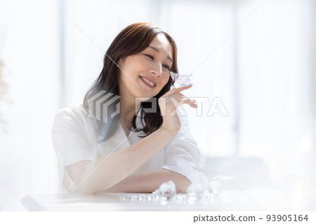 女性美的形象 93905164