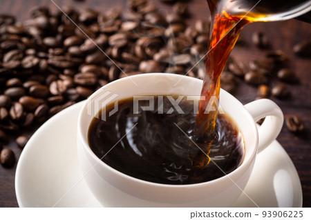 倒入熱咖啡 倒入熱咖啡 93906225