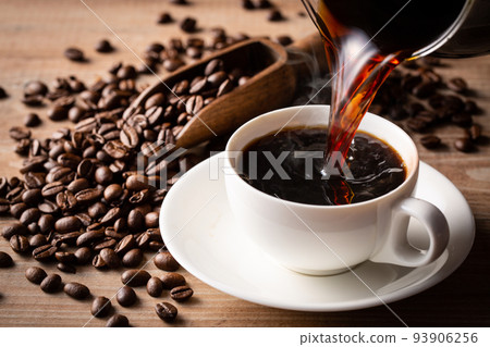 倒入熱咖啡 倒入熱咖啡 93906256