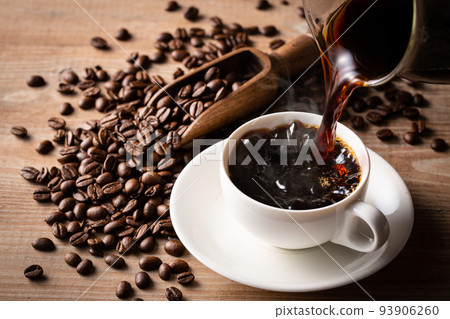 倒入熱咖啡 倒入熱咖啡 93906260