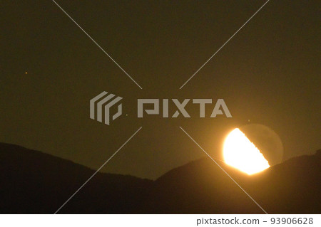 Hakushu Town, Hokuto City, August moon rises from the Kanto Mountains with age 20.4 93906628