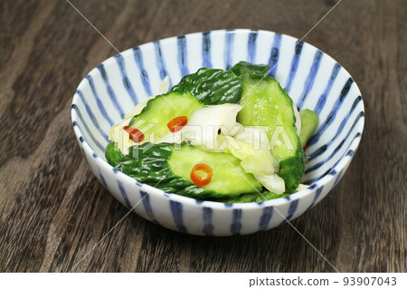 微醃黃瓜和捲心菜，泡菜 93907043