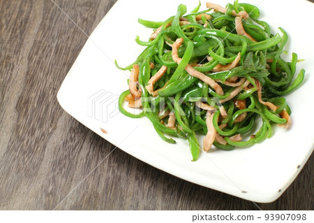 Stir-fried shredded peppers and wiener sausage 93907098