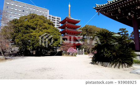 Five-storied pagoda of Tochoji Temple in Fukuoka Five-storied pagoda of Tochoji Temple in Fukuoka 93908925