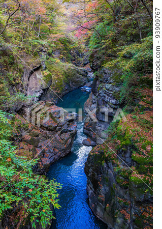 Kanto's Yabakei Azuma Valley (Azuma Gorge) with autumn leaves Haccho gloom Kanto's Yabakei Azuma Valley (Azuma Gorge) with autumn leaves Haccho gloom 93909767