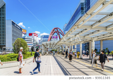 [Tokyo] The North Exit of Tachikawa Station with Beautiful Blue Sky 93911385