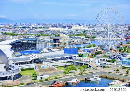 Nagoya City: A panoramic view of the Port of Nagoya Aquarium seen from the Nagoya Port Building 93912861