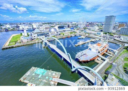 Nagoya City: A panoramic view of the Port of Nagoya Aquarium seen from the Nagoya Port Building 93912869