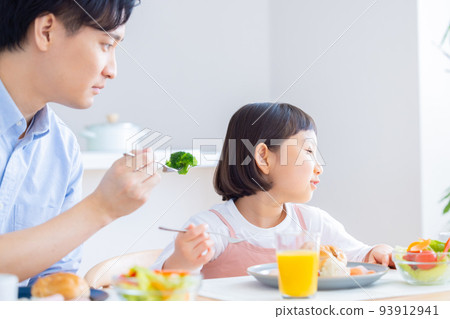Family image Family eating breakfast 93912941