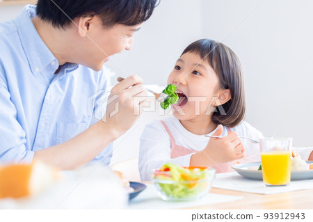 Family image Family eating breakfast Family image Family eating breakfast 93912943