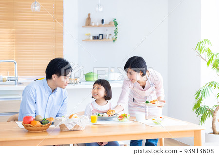 Family: Family eating breakfast Family: Family eating breakfast 93913608