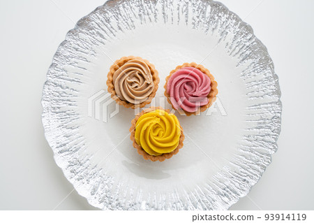Western confectionery three-color tart sweets Western confectionery three-color tart sweets 93914119