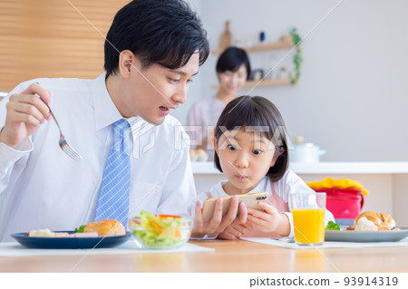 Family image Family eating breakfast Family image Family eating breakfast 93914319