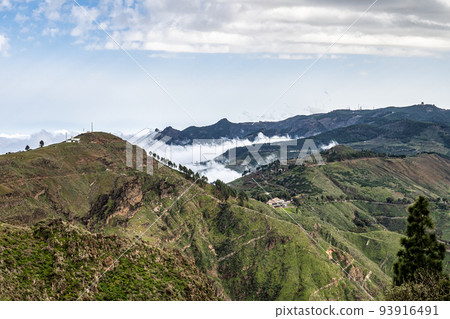 Gran Canaria hiking route Cruz de Tejeda to Artenara, view into Caldera de Tejeda, Canary Islands, Spain 93916491