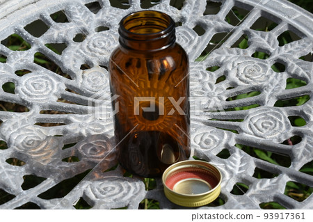 棕色的瓶子 棕色的瓶子 93917361