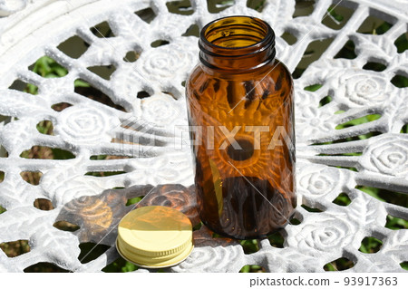 棕色的瓶子 棕色的瓶子 93917363