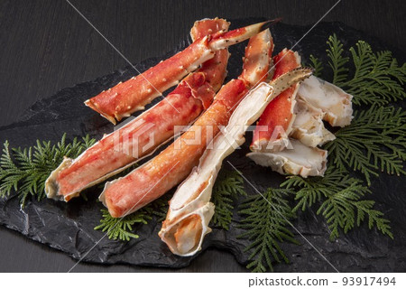 Fresh and delicious king crab 93917494
