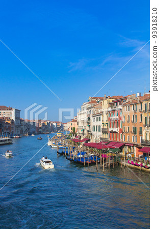Canal Grande (Italy - Venice) looking out from Rialto Bridge 93918210