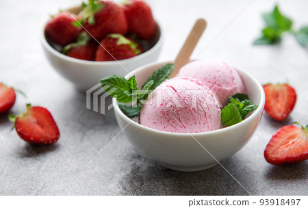 Homemade strawberry  ice cream with fresh strawberries 93918497