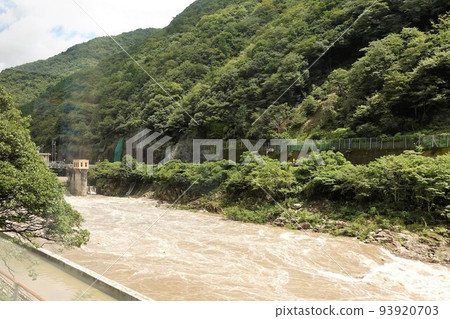 高山本線行駛 泥飛騨川 中部電力 上麻布發電站 取水堰 93920703
