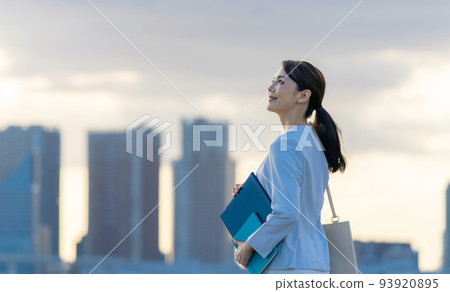 Business woman standing against the backdrop of the city Business woman standing against the backdrop of the city 93920895
