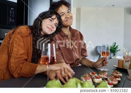 Young affectionate woman keeping head on shoulder of her girlfriend 93921582