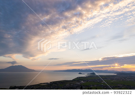 鹿兒島縣霧島市的高科技天文台，錦江灣和霧島市的景觀 93922322